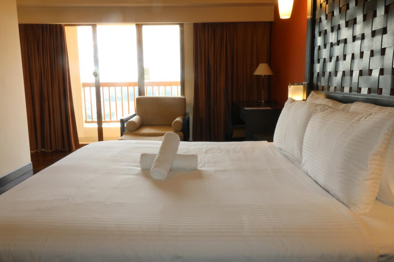Millennium Suite At Pyramid Tower Petaling Jaya Bagian luar foto