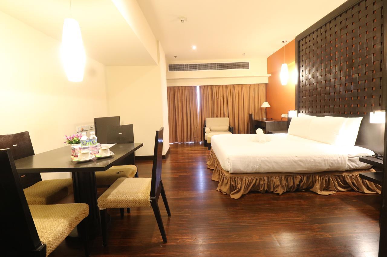 Millennium Suite At Pyramid Tower Petaling Jaya Bagian luar foto