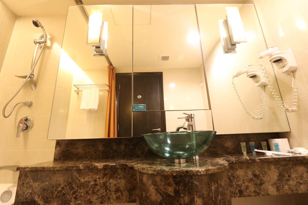 Millennium Suite At Pyramid Tower Petaling Jaya Bagian luar foto