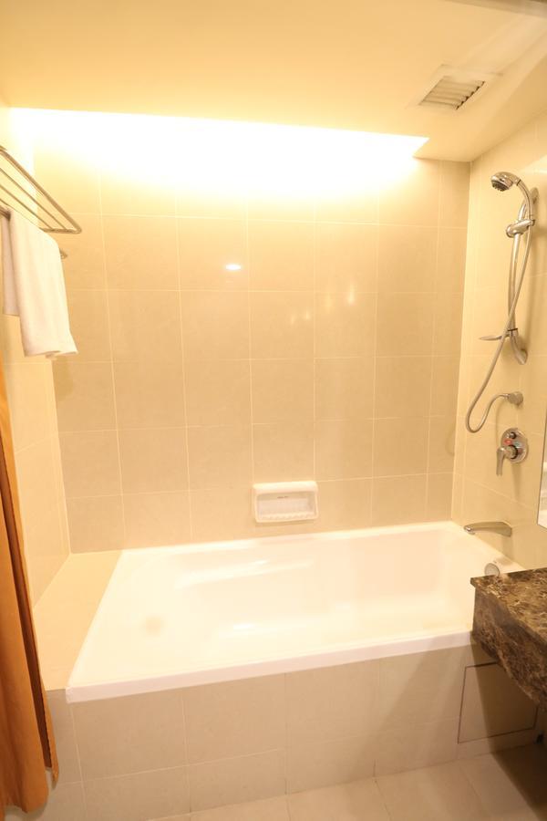 Millennium Suite At Pyramid Tower Petaling Jaya Bagian luar foto