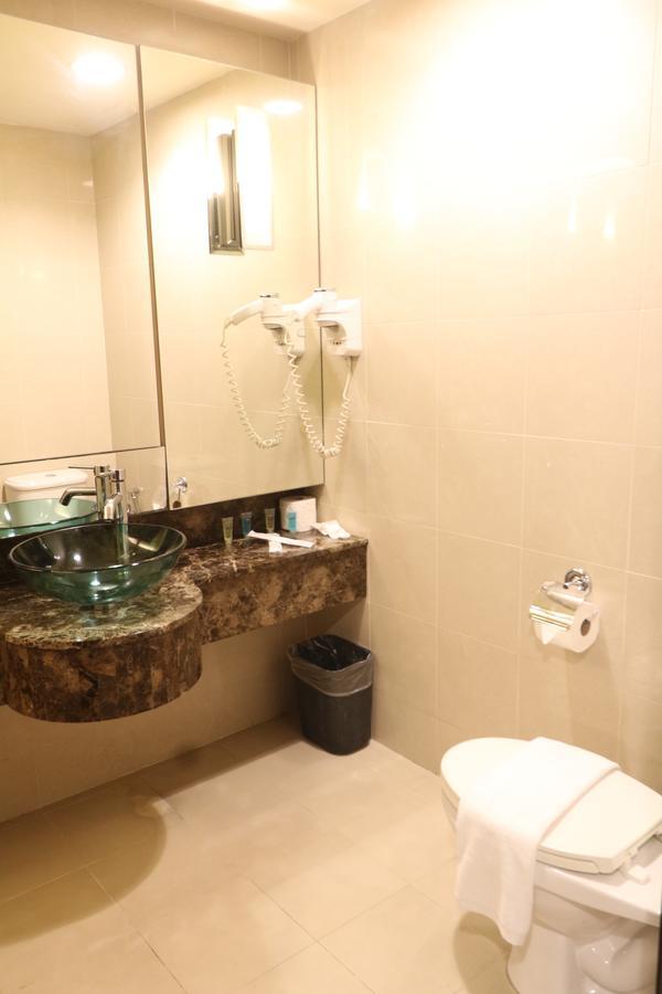 Millennium Suite At Pyramid Tower Petaling Jaya Bagian luar foto