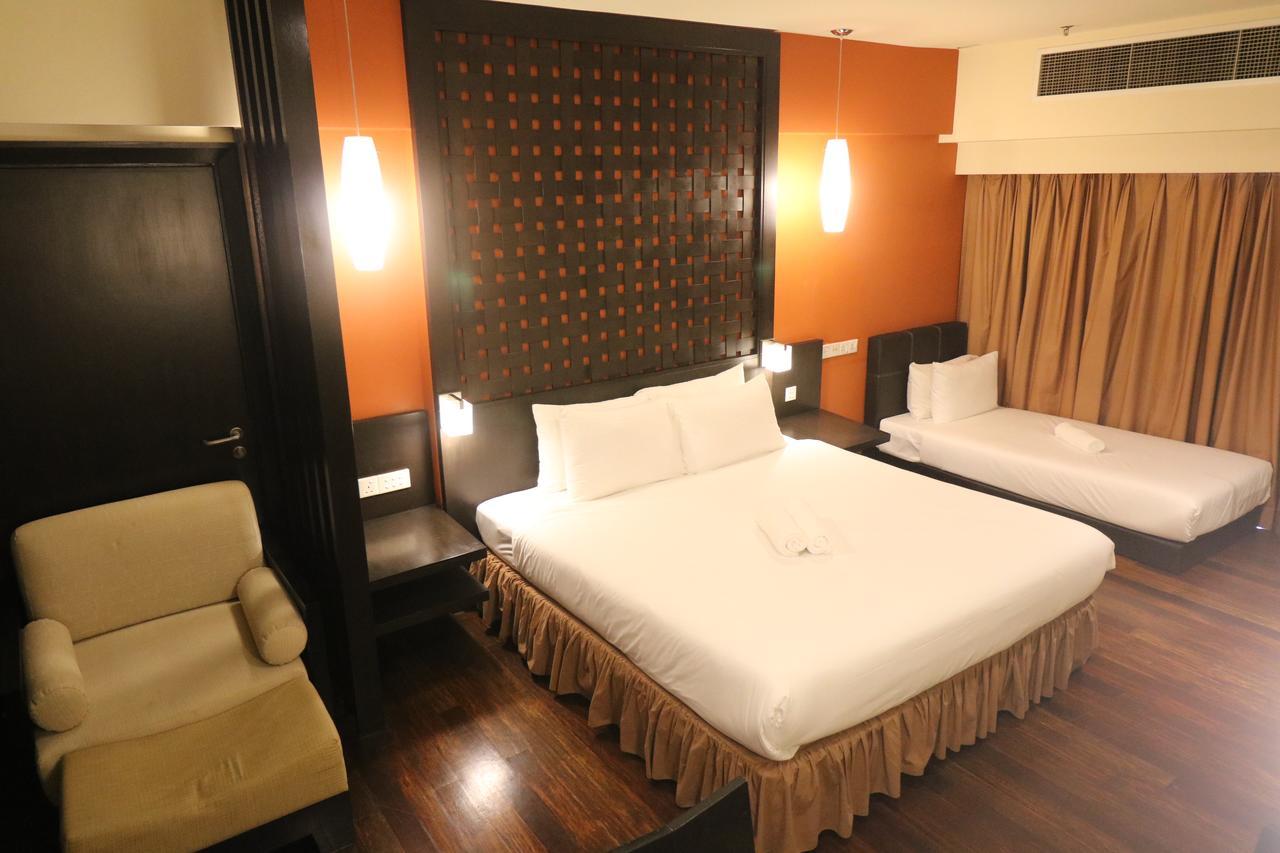 Millennium Suite At Pyramid Tower Petaling Jaya Bagian luar foto