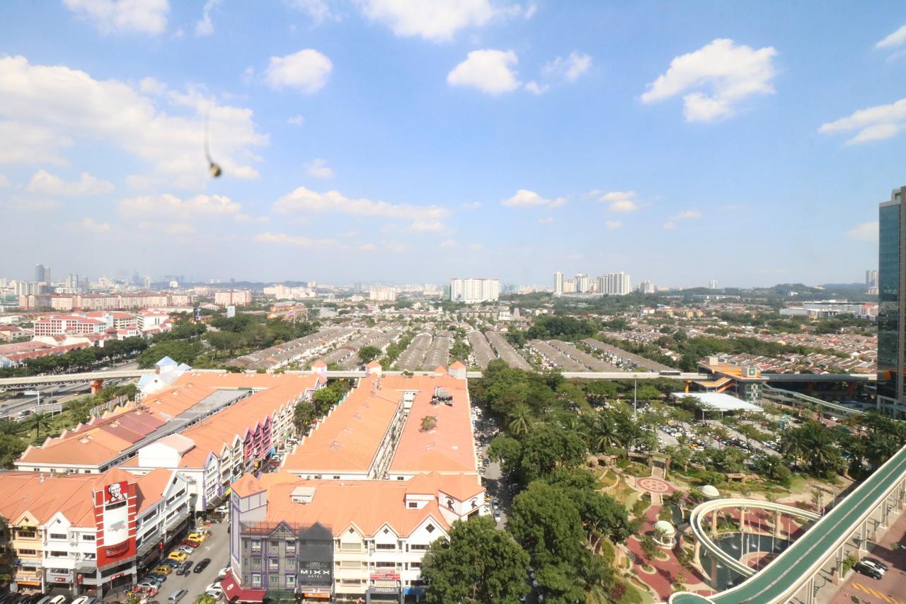 Millennium Suite At Pyramid Tower Petaling Jaya Bagian luar foto