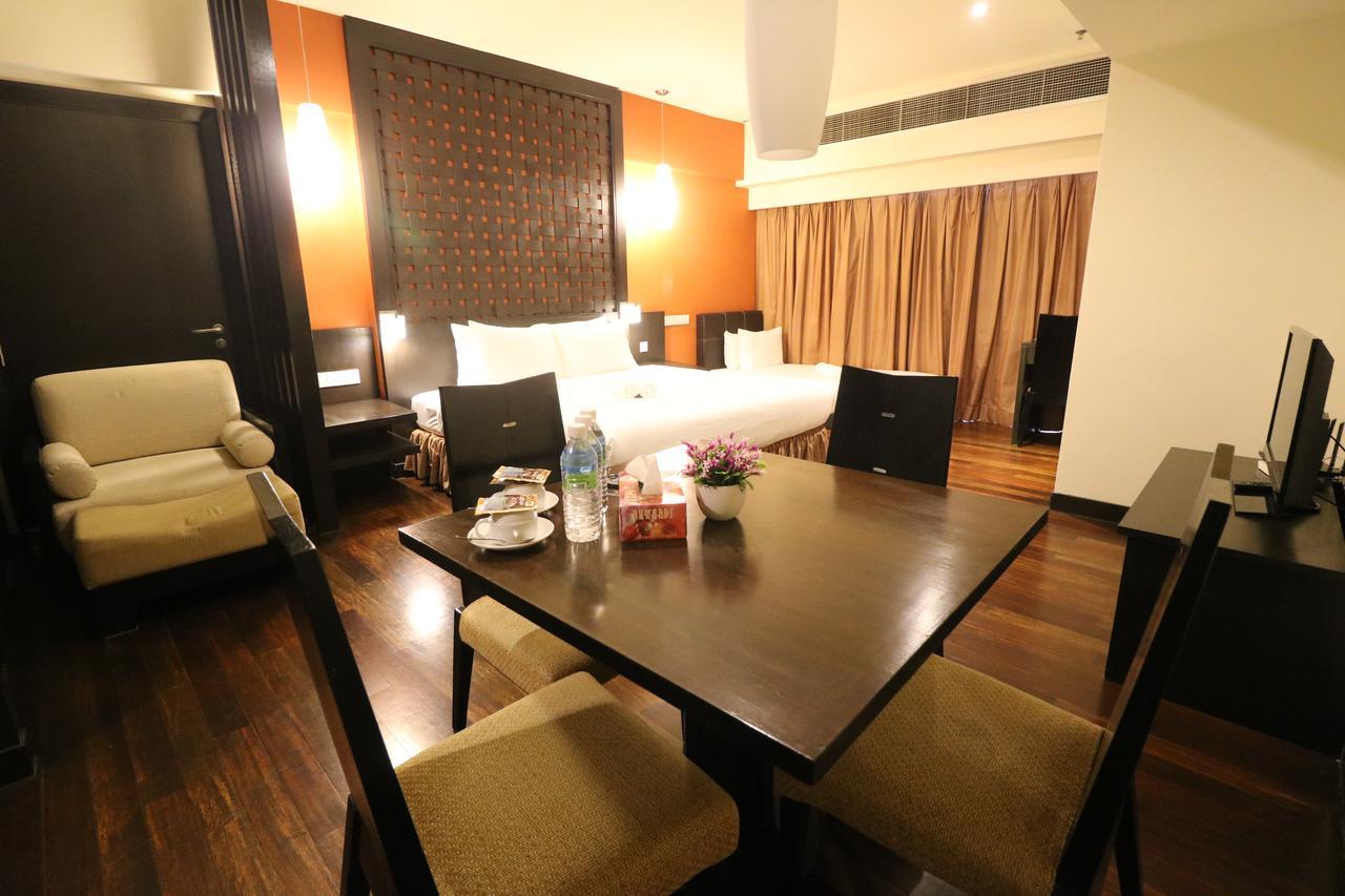 Millennium Suite At Pyramid Tower Petaling Jaya Bagian luar foto
