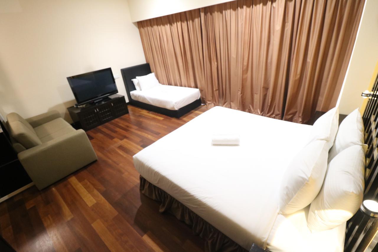Millennium Suite At Pyramid Tower Petaling Jaya Bagian luar foto